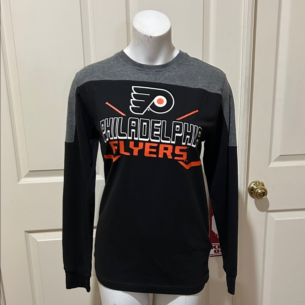 NHL Philadelphia Flyers Black and Gray Long Sleeve Tee. Size Small